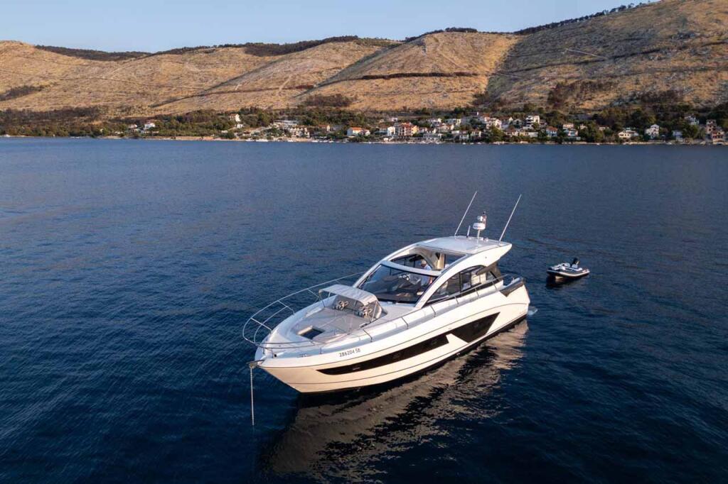 Motoryacht 