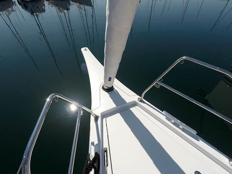 Sailing yacht 