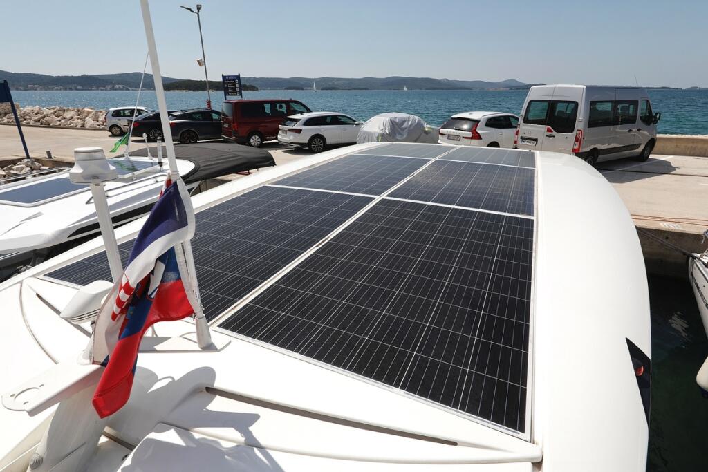 Motor yacht 
