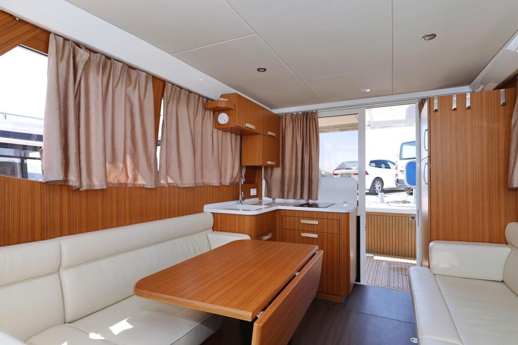 Motor yacht 