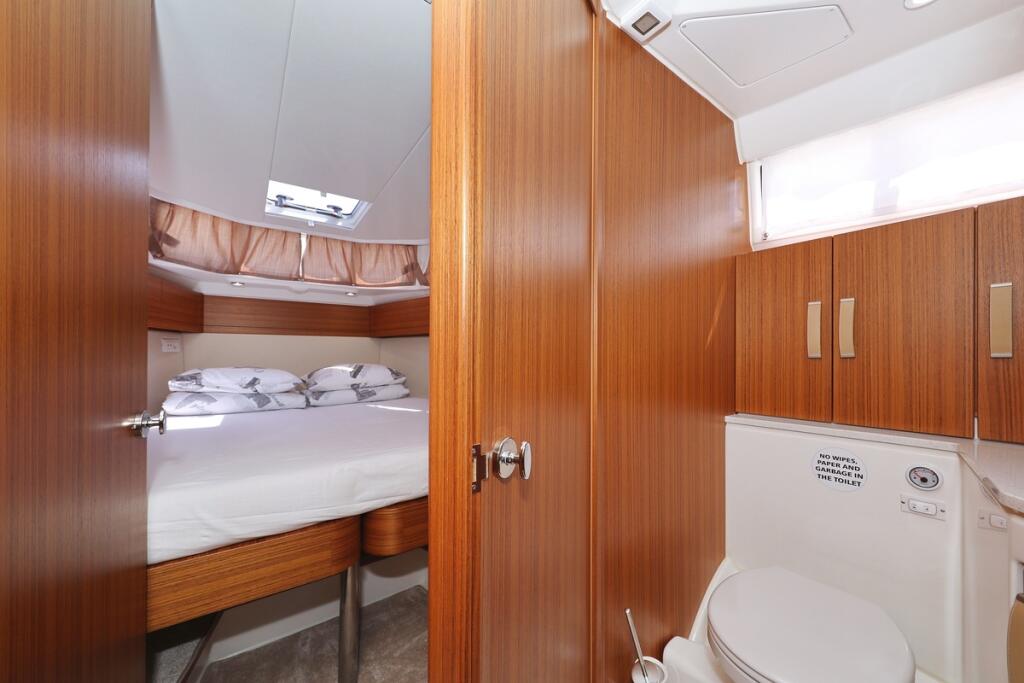 Motor yacht 