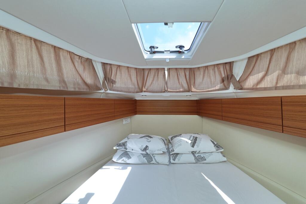 Motor yacht 