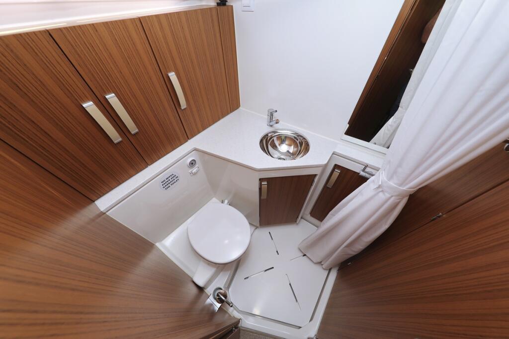 Motor yacht 