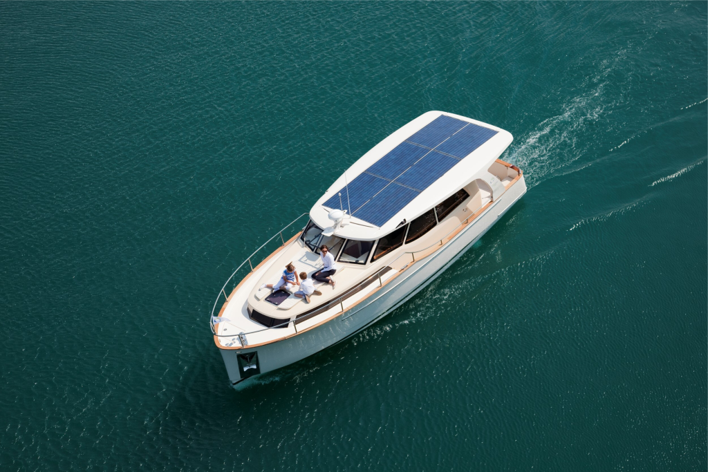 Motor yacht 