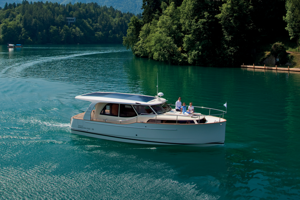 Motor yacht 