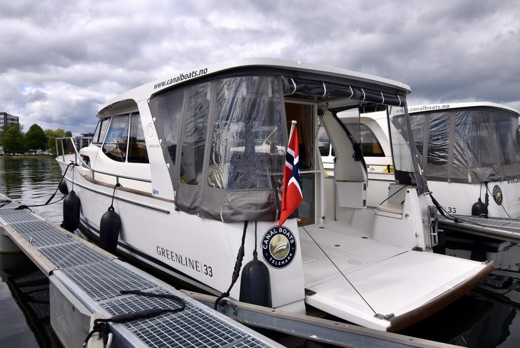 Motor yacht 