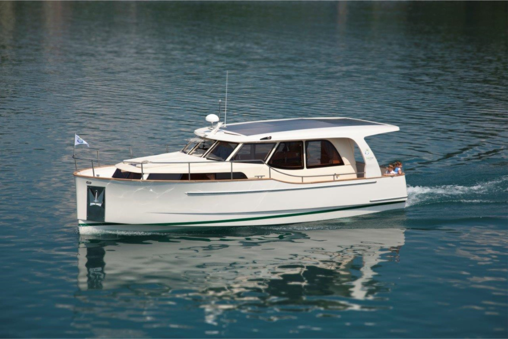 Motor yacht 