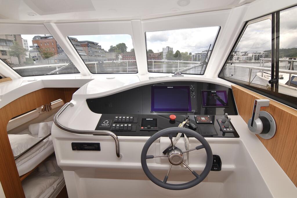 Motor yacht 