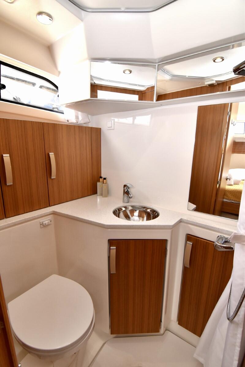 Motor yacht 