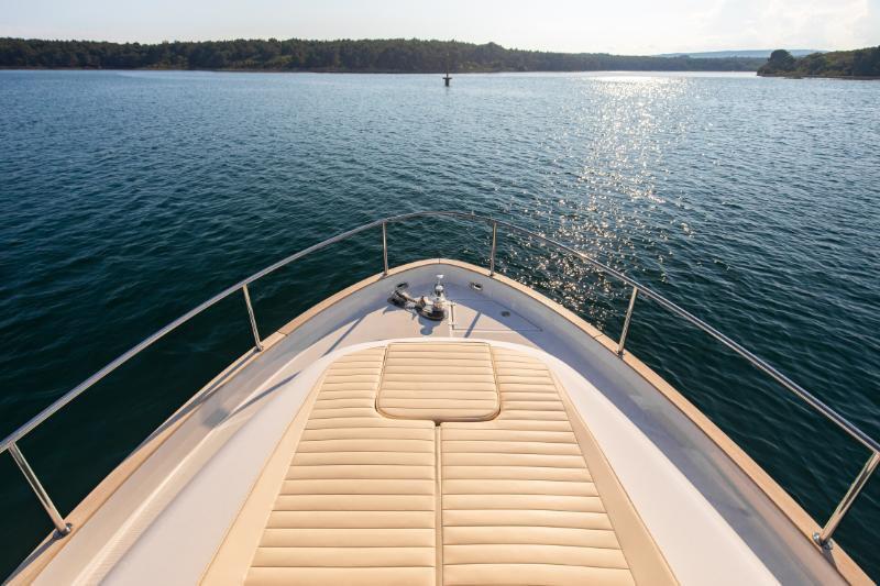 Motor yacht 