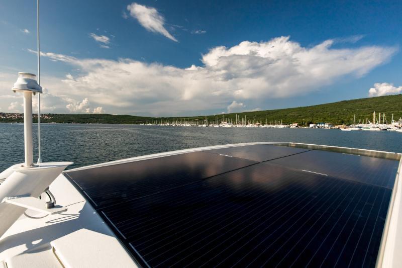 Motor yacht 