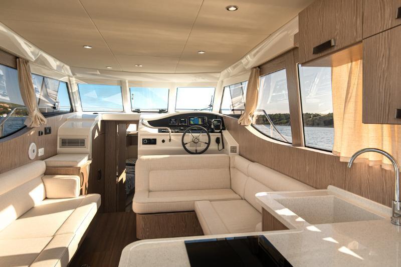 Motor yacht 