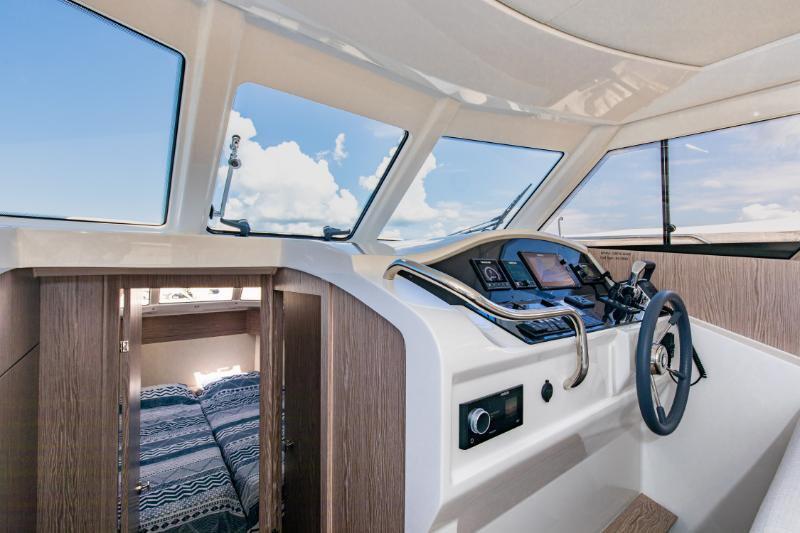 Motor yacht 