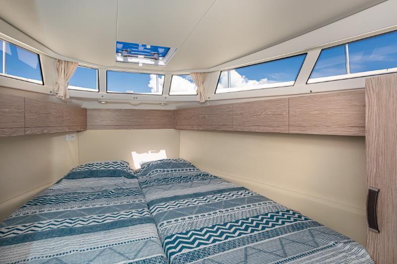 Motor yacht 