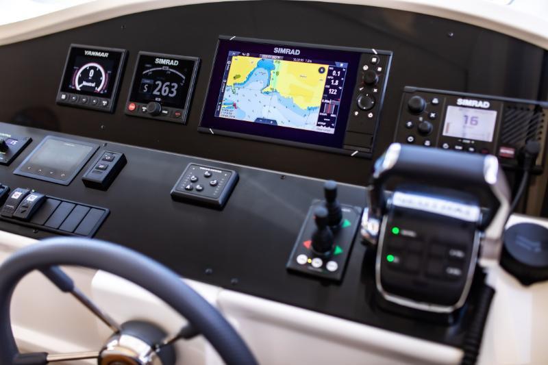 Motor yacht 