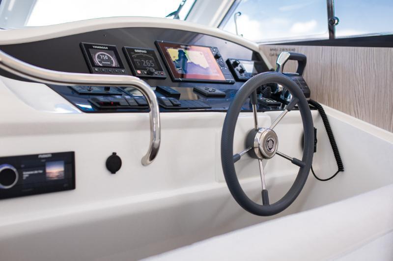Motor yacht 