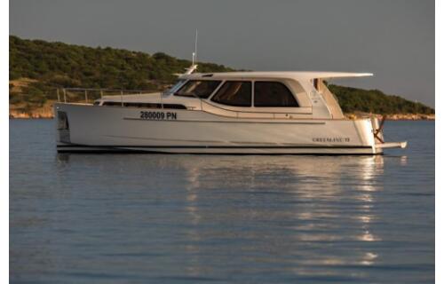 Motor yacht 