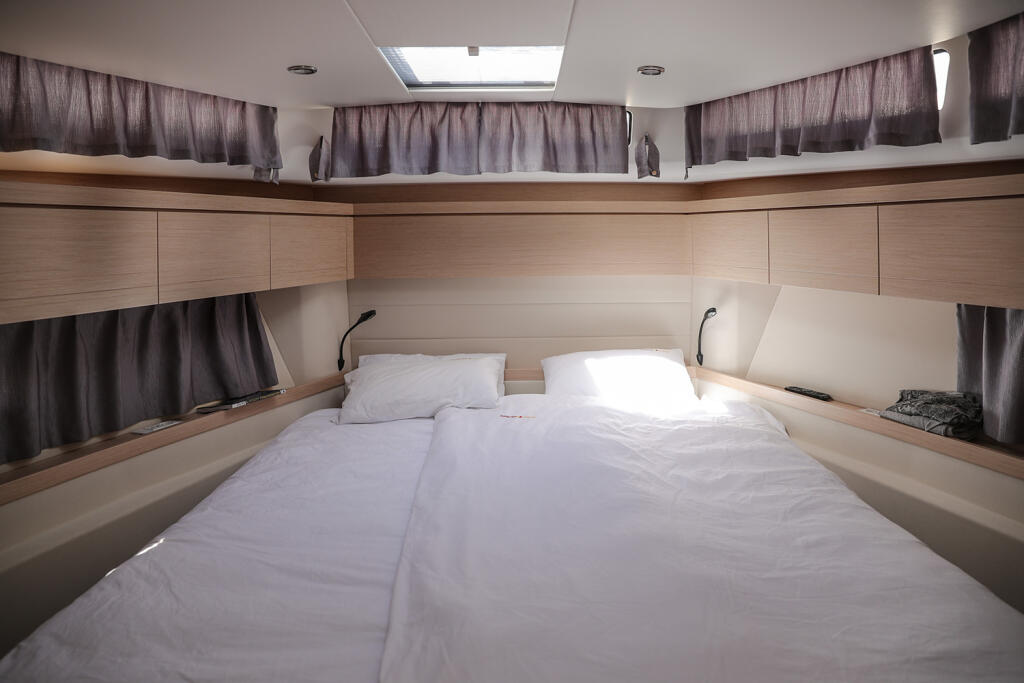 Motor yacht 