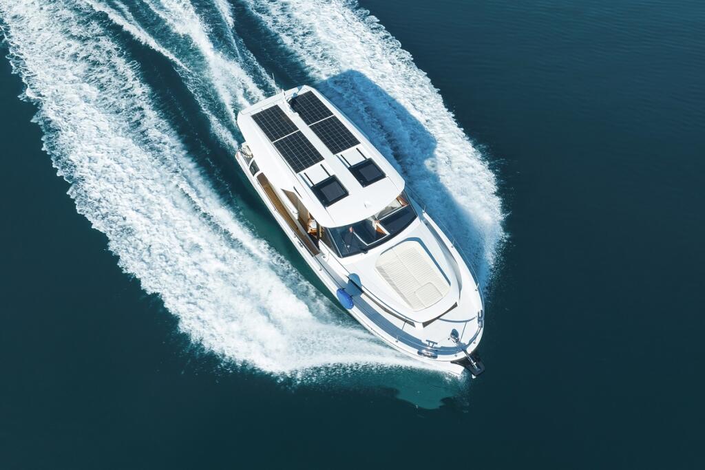 Motor yacht 