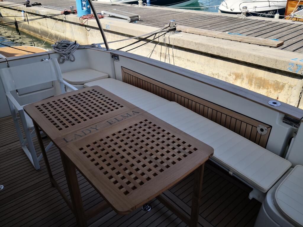 Motor yacht 
