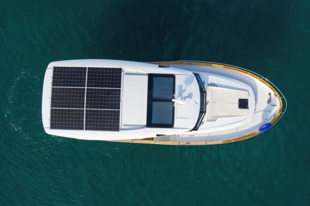 Motor yacht 