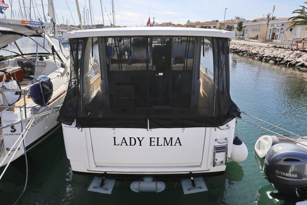 Motor yacht 