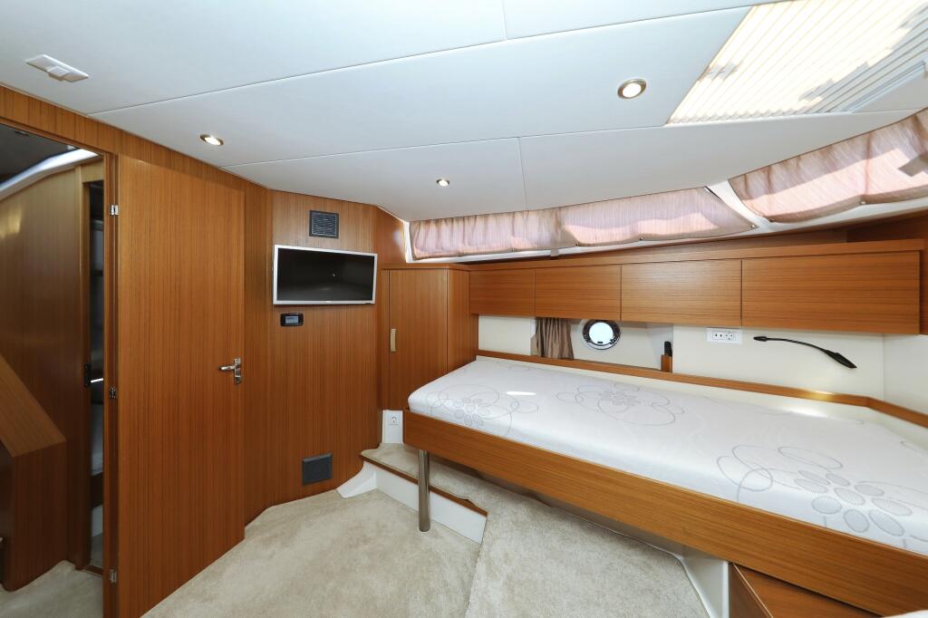 Motor yacht 