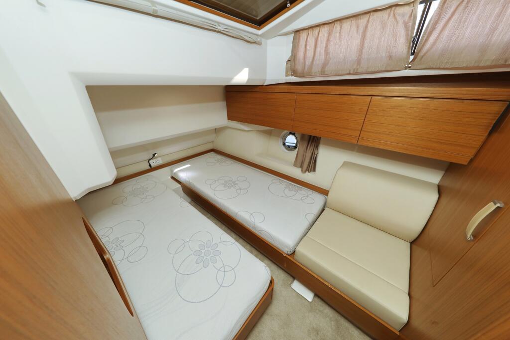 Motor yacht 