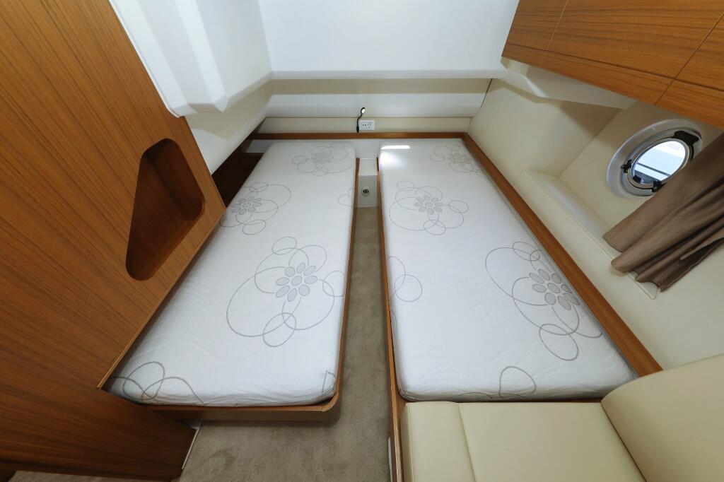 Motor yacht 