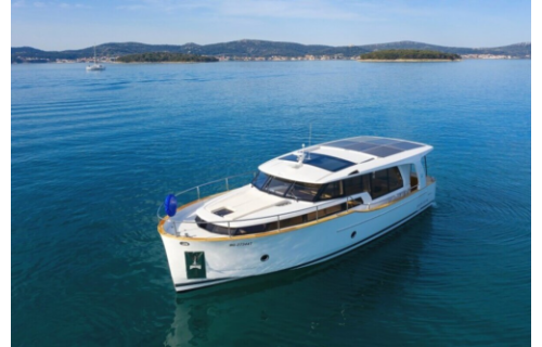 Motor yacht 