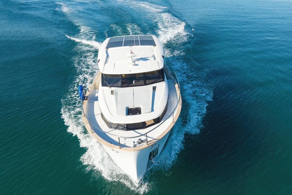 Motor yacht 