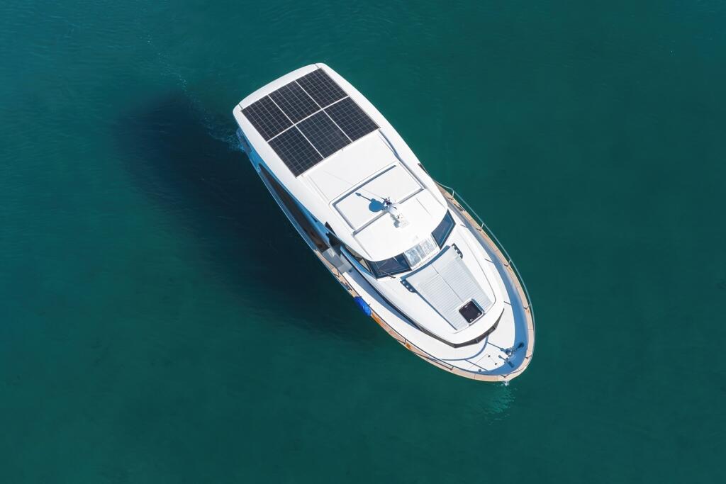 Motor yacht 