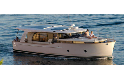 Motor yacht 
