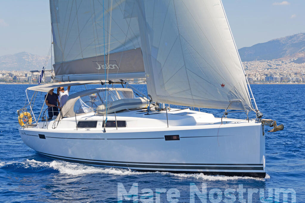 Sailing yacht 