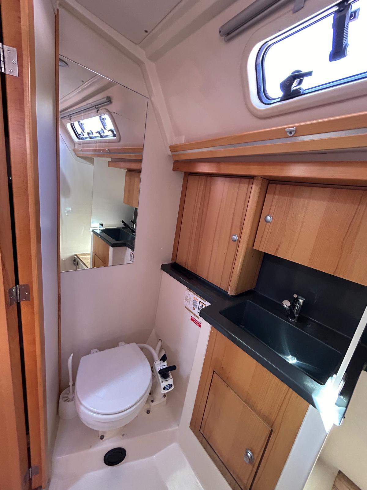 Sailing yacht 