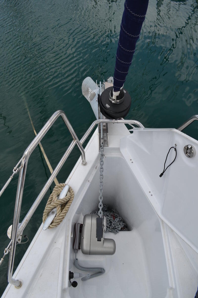 Sailing yacht 