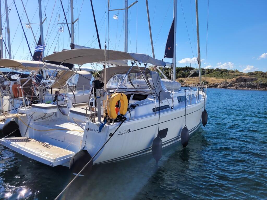 Sailing yacht 