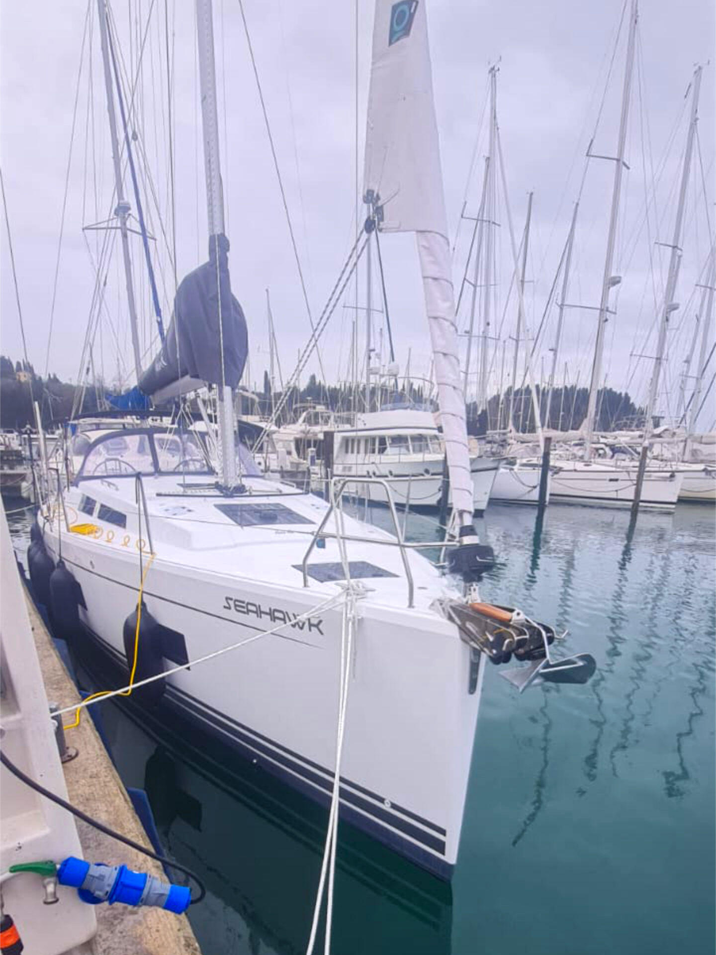 Sailing yacht 