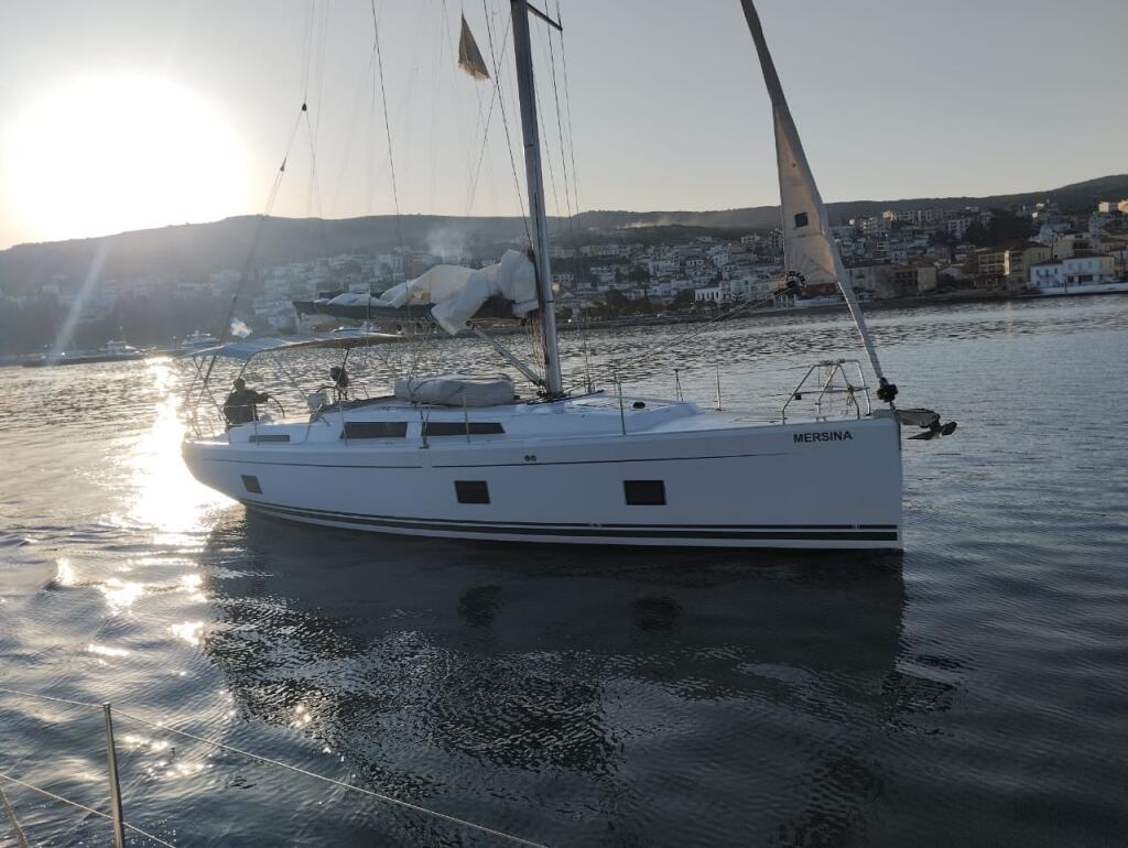 Sailing yacht 