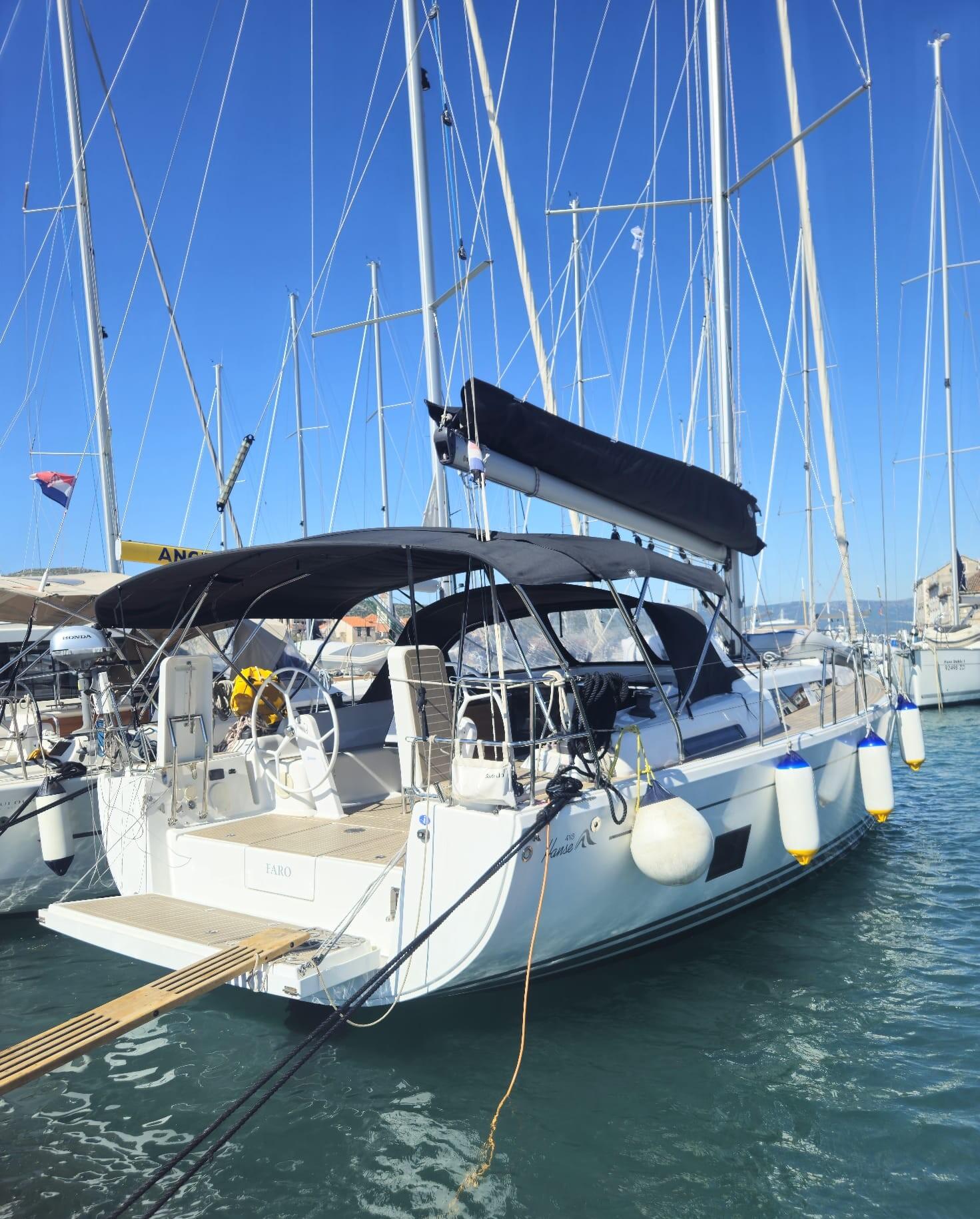 Sailing yacht 