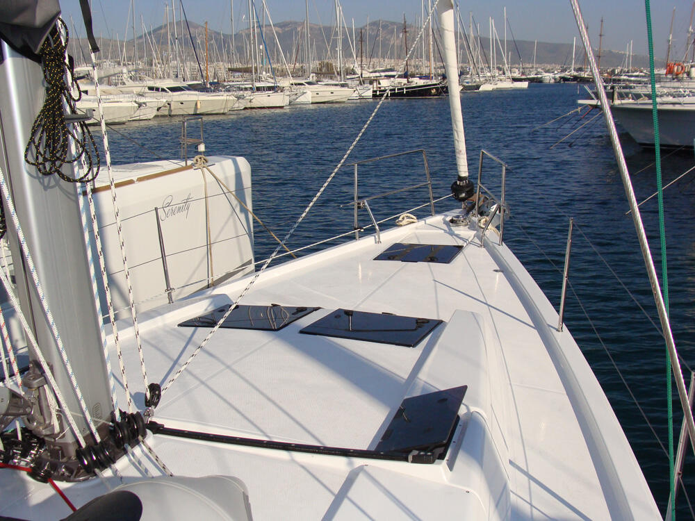Sailing yacht 
