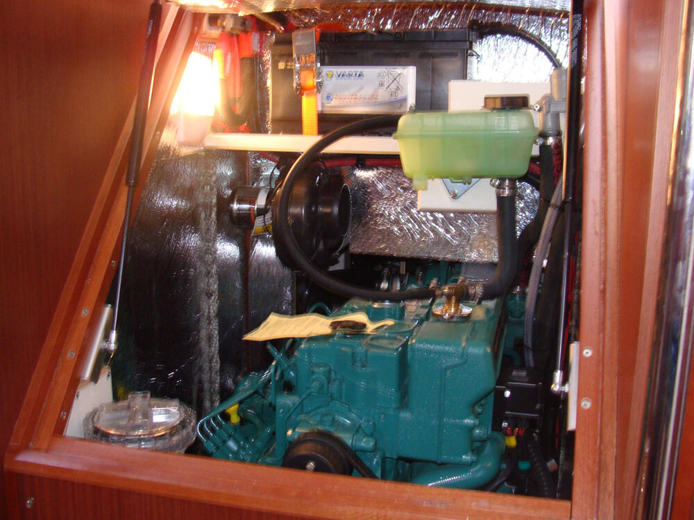 Sailing yacht 