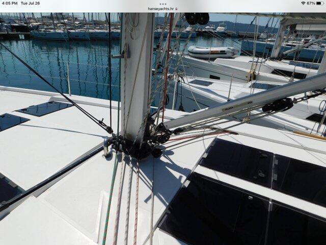 Sailing yacht 