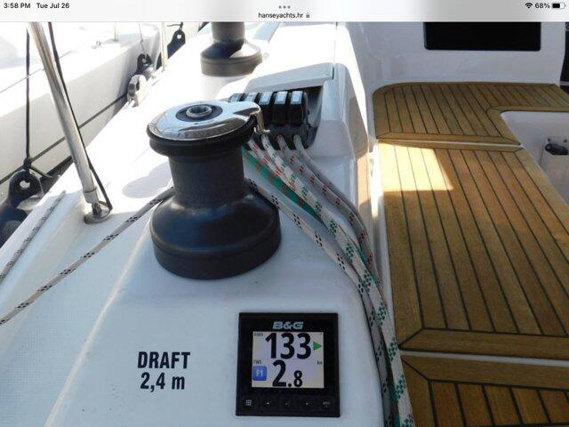 Sailing yacht 