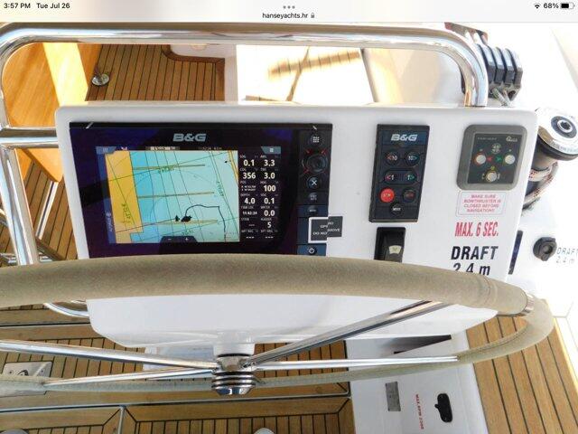 Sailing yacht 