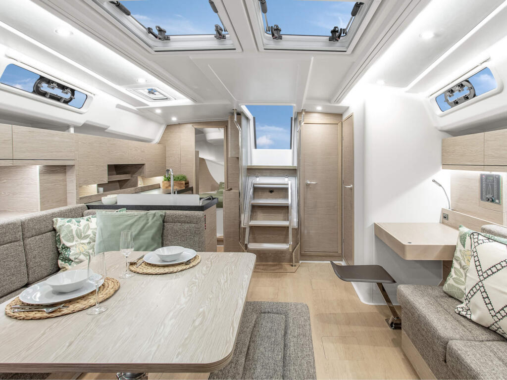 Sailing yacht 