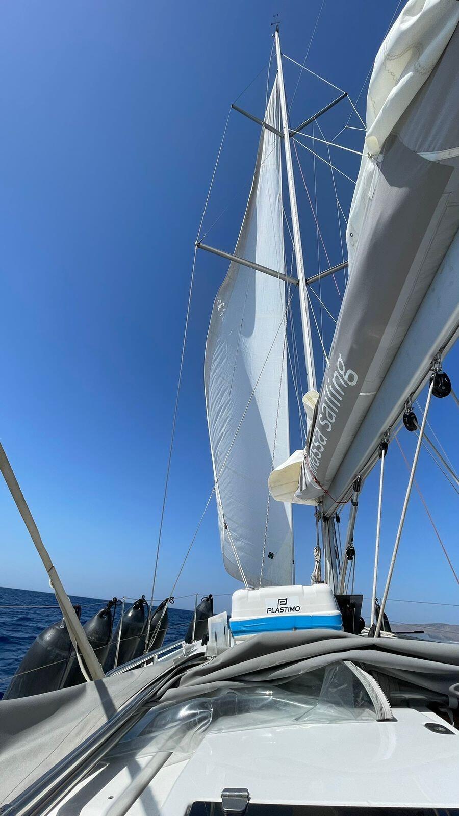 Sailing yacht 
