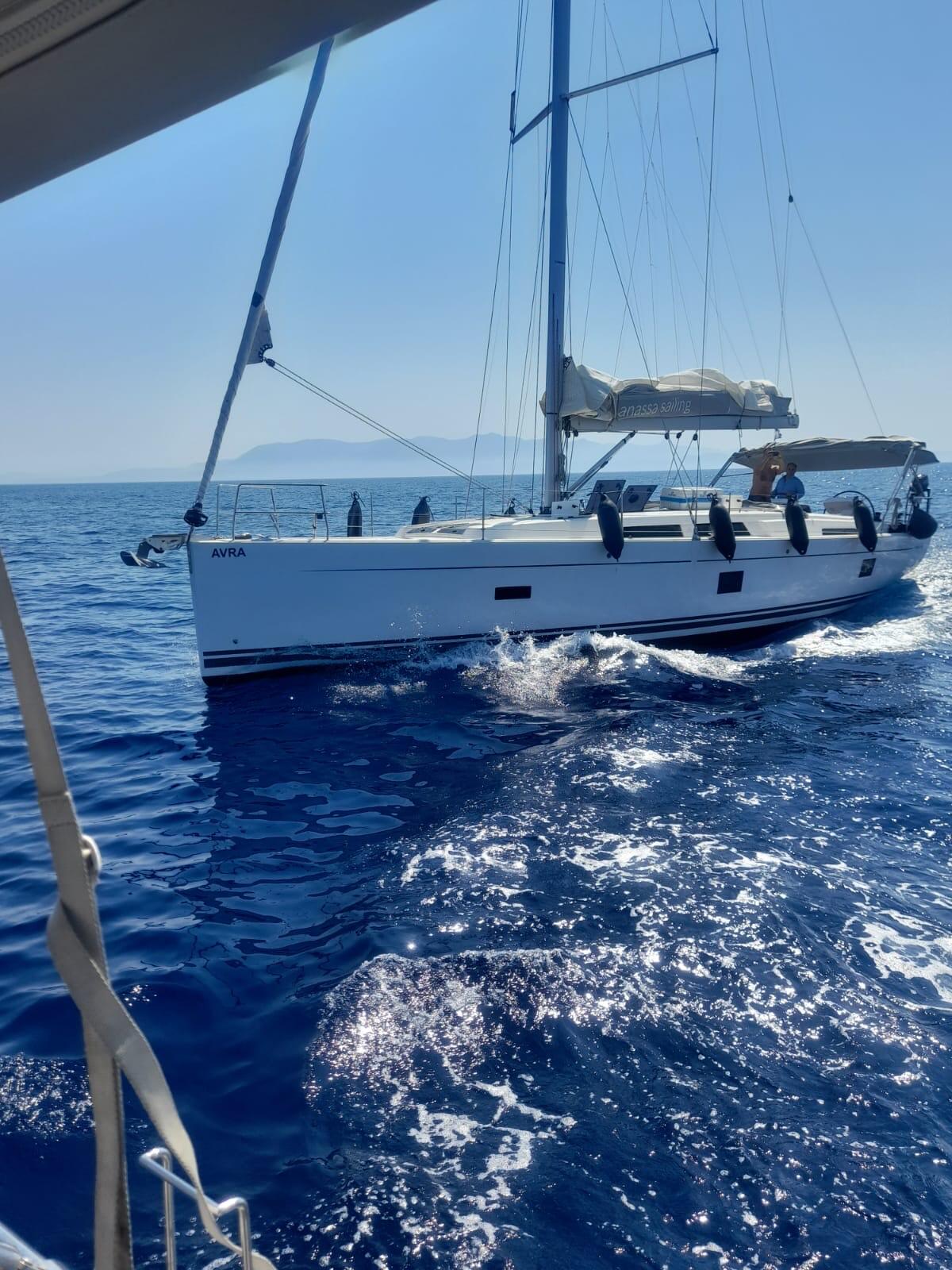 Sailing yacht 