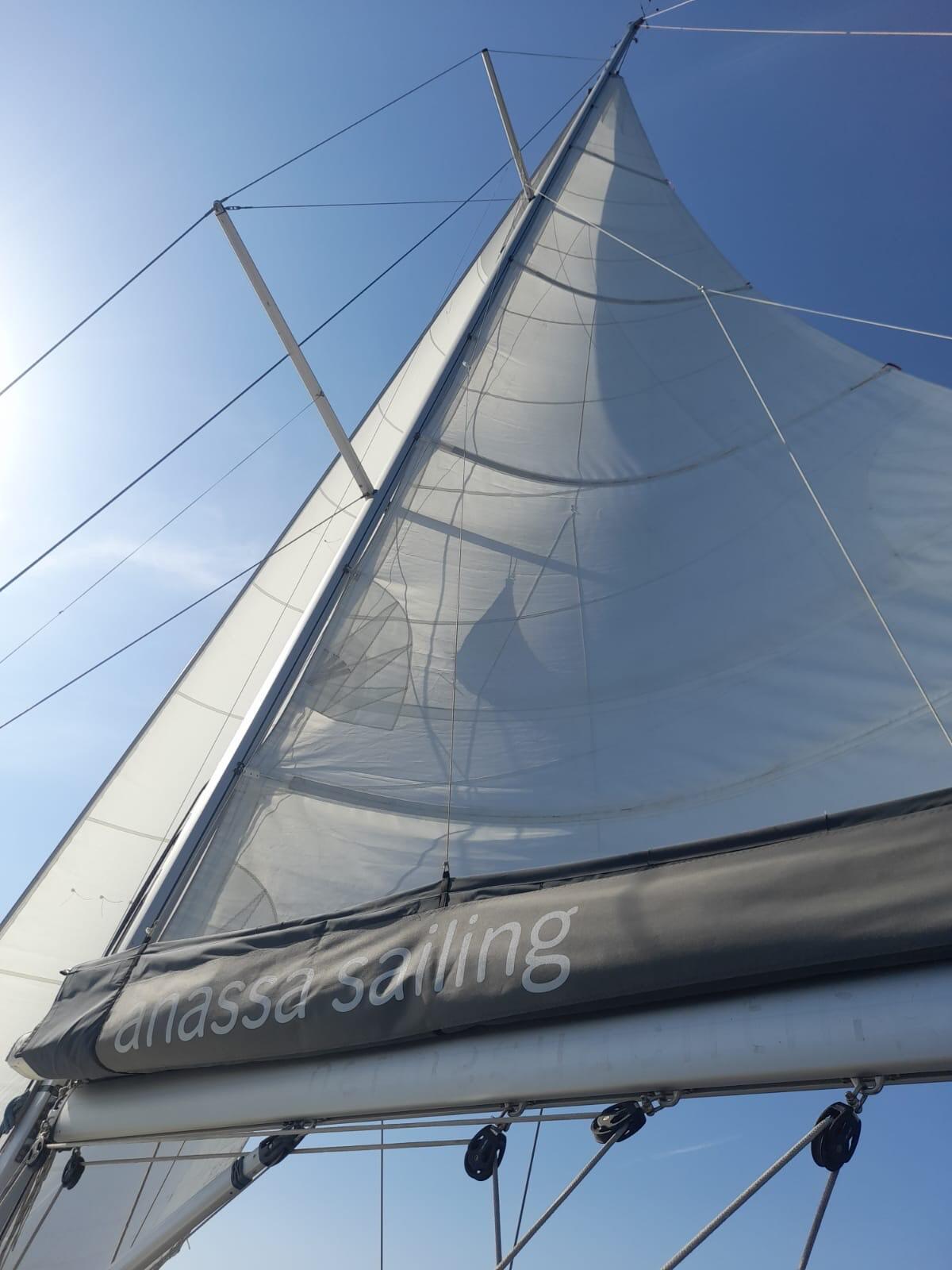 Sailing yacht 