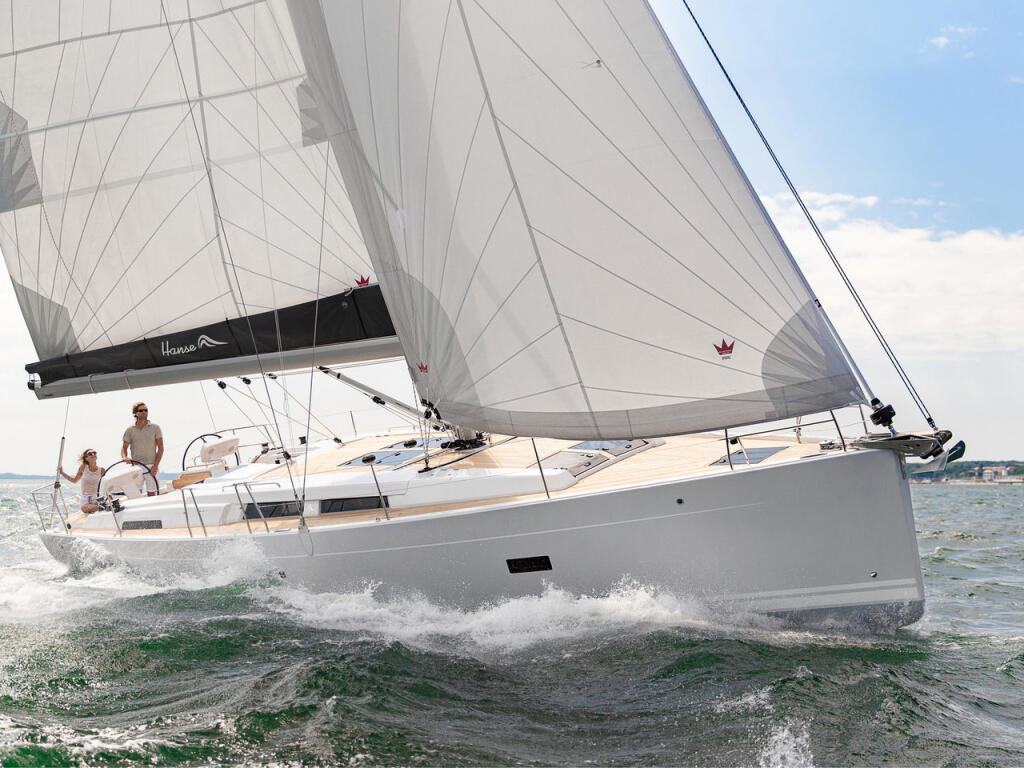Sailing yacht 
